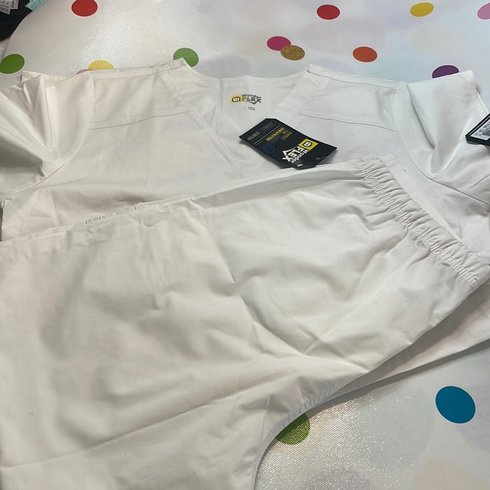 NWT WONDERWINK SCRUBS
